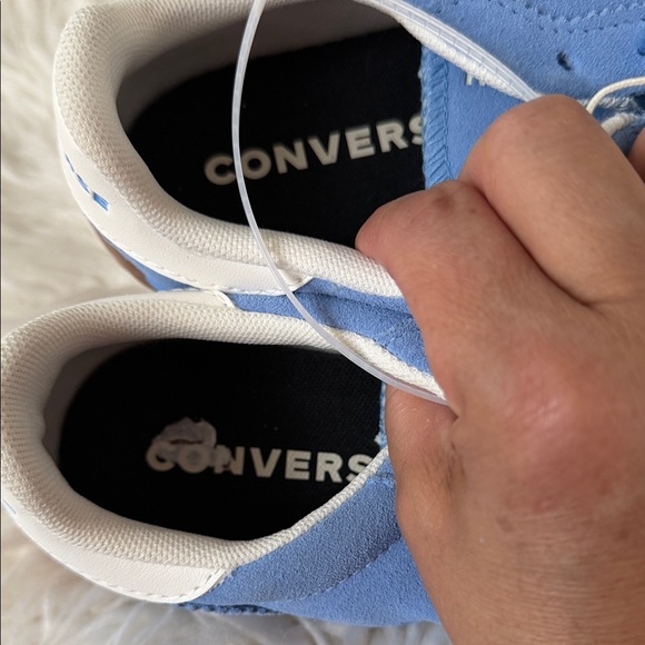 Converse Blue and White Sneakers. Unisex Size 8 Men’s 9.5 Women’s NWOT - Picture 9 of 11